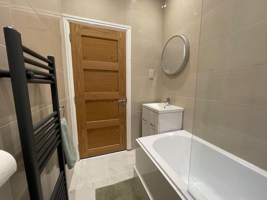 Flat 3, 297 Gillott Road, B16 0rt Birmingham