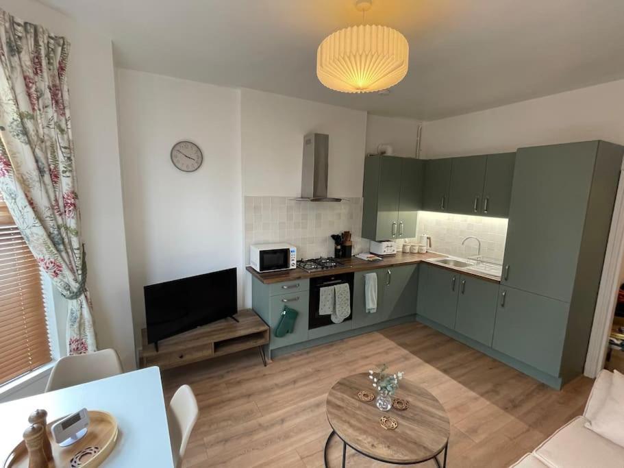 Flat 3, 297 Gillott Road, B16 0rt Birmingham