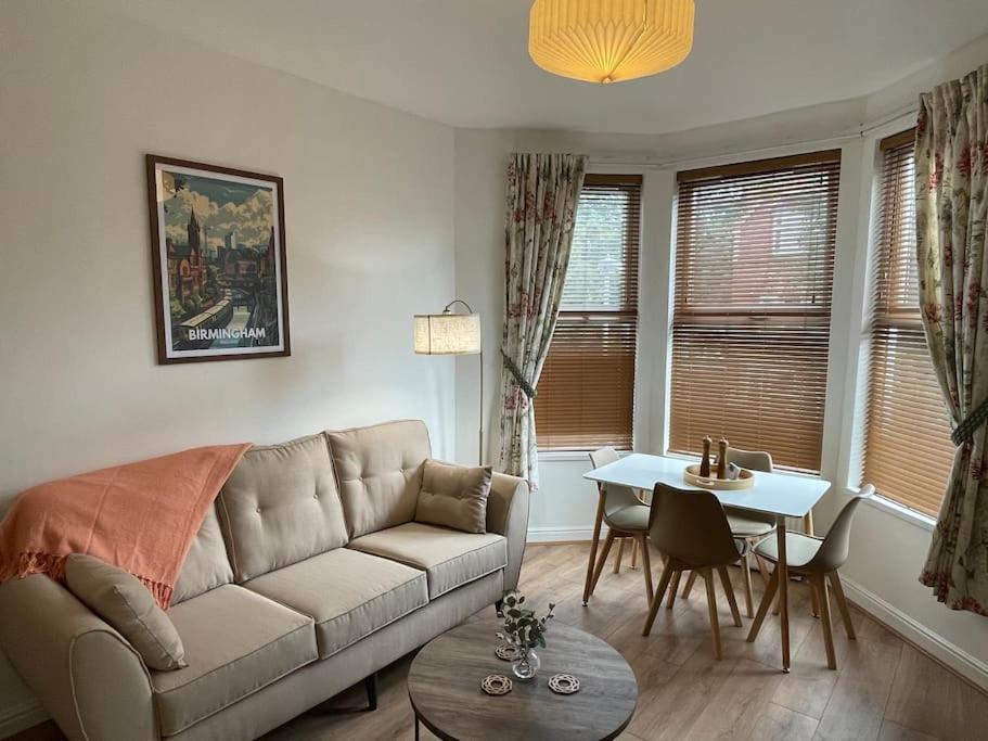Flat 3, 297 Gillott Road, B16 0rt Apartment Birmingham