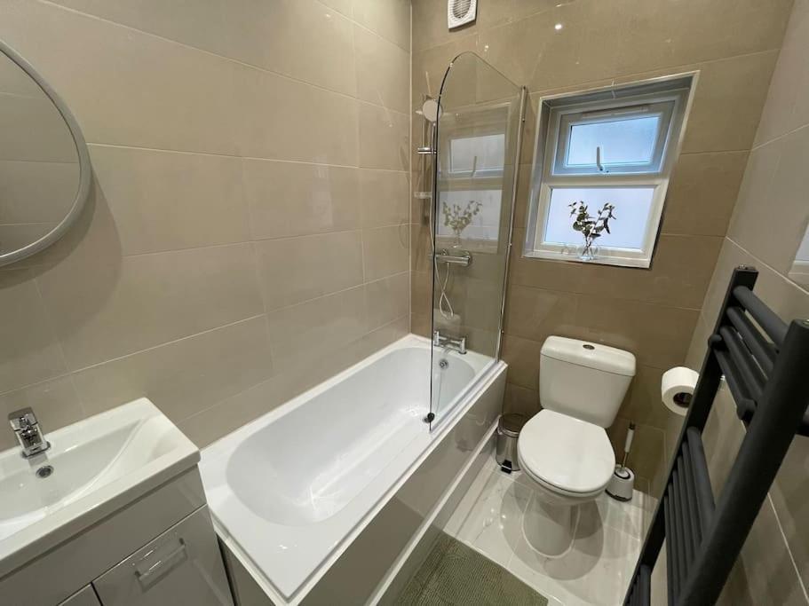Apartment Flat 3, 297 Gillott Road, B16 0rt