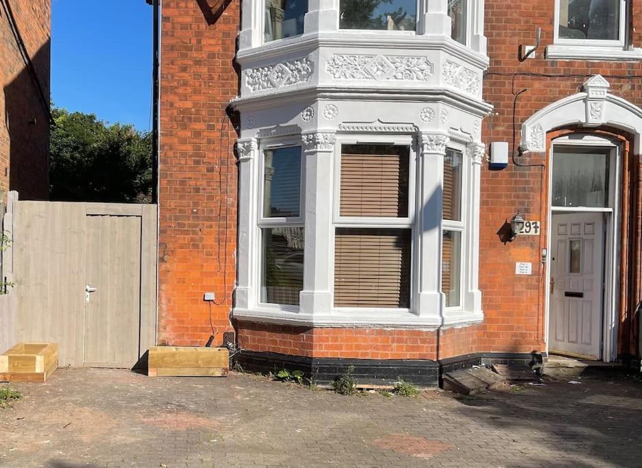 Flat 3, 297 Gillott Road, B16 0rt Apartment